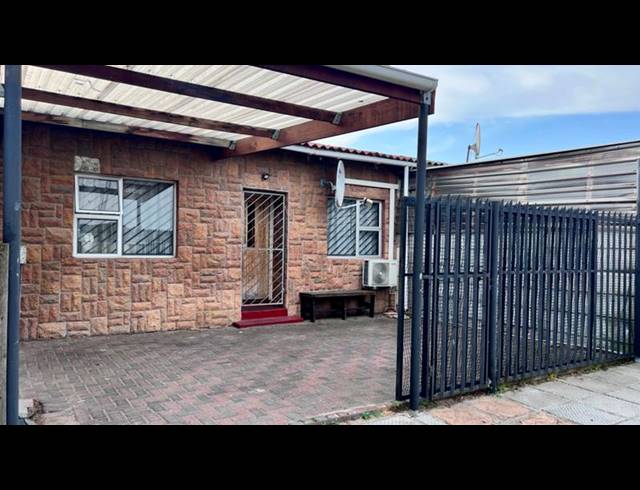 2 BEDROOM HOUSE FOR SALE IN SILVERTOWN